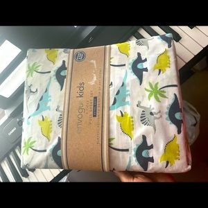 Envogue kids Full sheet dinosaur print 4 piece set